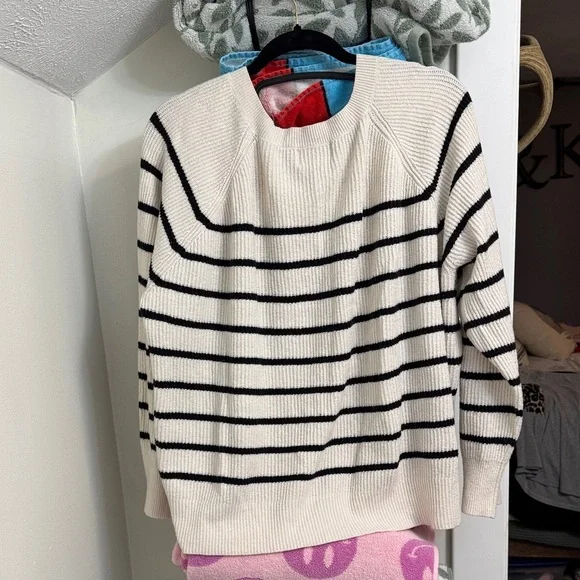 Old Navy Cream and Black Striped V-Neck Sweater - Picture 4 of 4